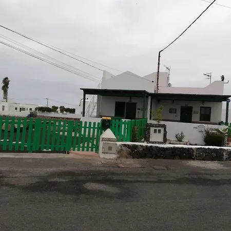 Casa Antonia Reyes, A La Sombra De Famara