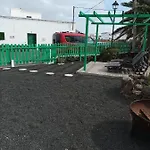 Casa Antonia Reyes, A La Sombra De Famara Apartmán