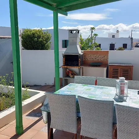 Casa Antonia Reyes, A La Sombra De Famara Apartment