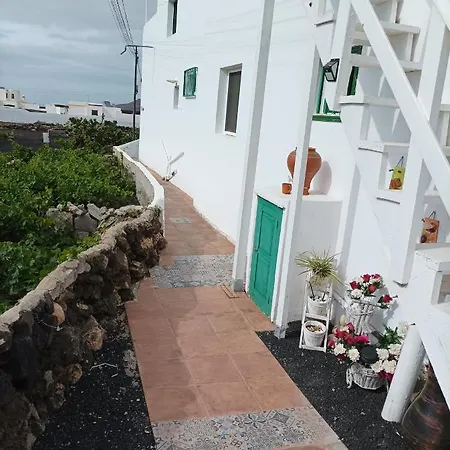 شقة Casa Antonia Reyes, A La Sombra De Famara *