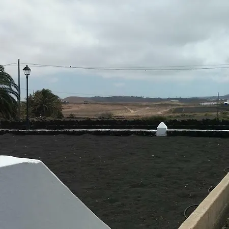 Casa Antonia Reyes, A La Sombra De Famara