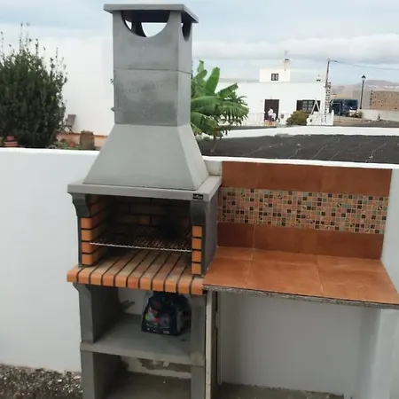 Casa Antonia Reyes, A La Sombra De Famara