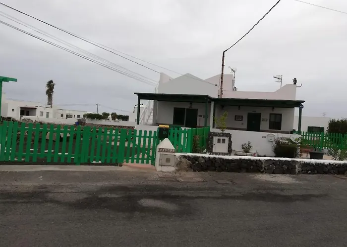 Casa Antonia Reyes, A La Sombra De Famara