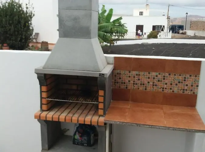 Casa Antonia Reyes, A La Sombra De Famara