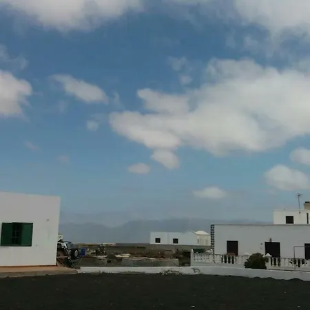 شقة Casa Antonia Reyes, A La Sombra De Famara *