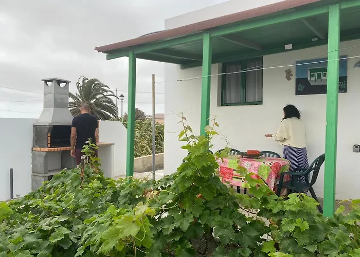 Casa Antonia Reyes, A La Sombra De Famara