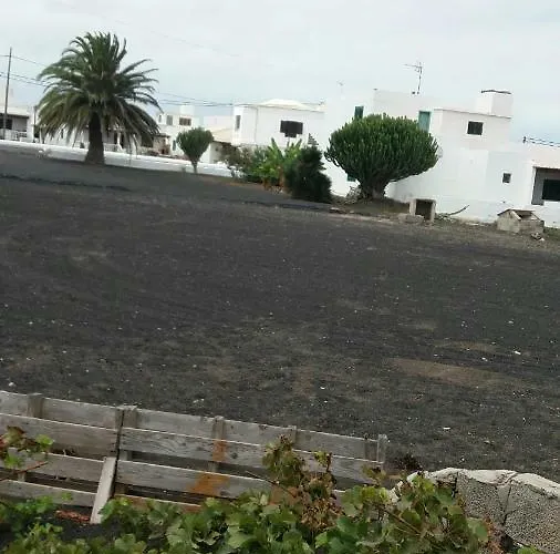 Casa Antonia Reyes, A La Sombra De Famara