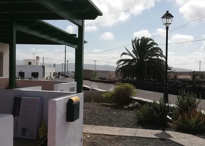 Casa Antonia Reyes, A La Sombra De Famara شقة